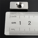 Неодимовый магнит NdFeB 20 x 10 x 4 мм N52 с отверстием